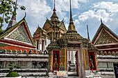 Bangkok Wat Pho, the precint of the mondop (library). 